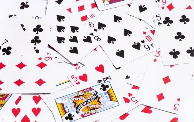 打了这么久的扑克牌，牌上的12个人都是谁？他们为何会出现在牌上