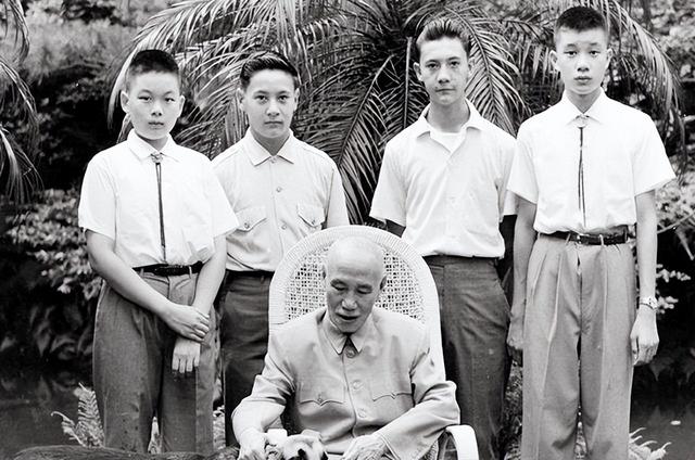 蒋介石临终遗言，道出自己不放张学良的原因，宋美龄听后潸然泪下