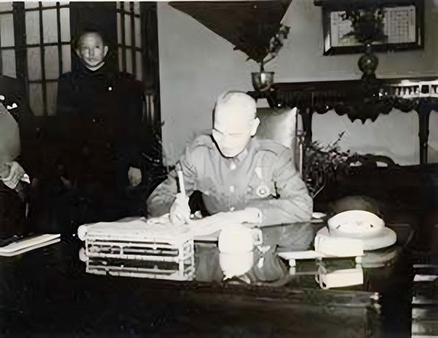 蒋介石临终遗言，道出自己不放张学良的原因，宋美龄听后潸然泪下