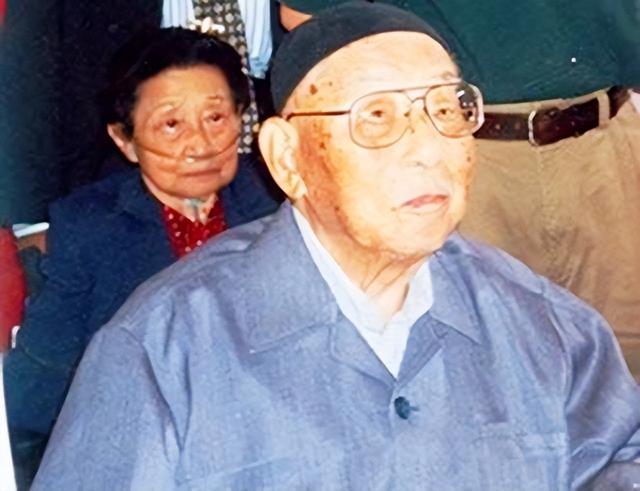 蒋介石临终遗言，道出自己不放张学良的原因，宋美龄听后潸然泪下