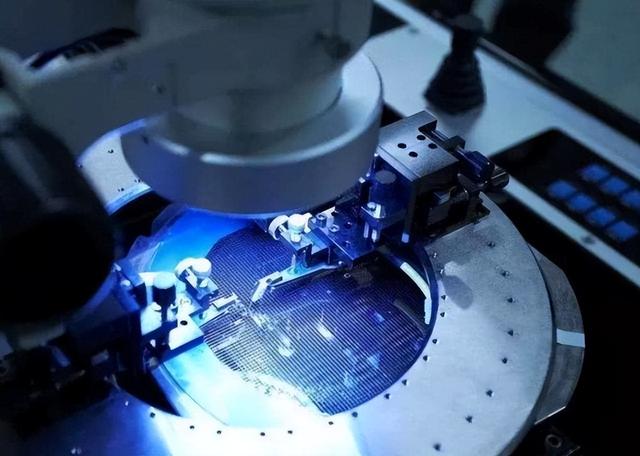 比原子弹还稀有，全世界仅2个国家掌握，制造光刻机太难了
