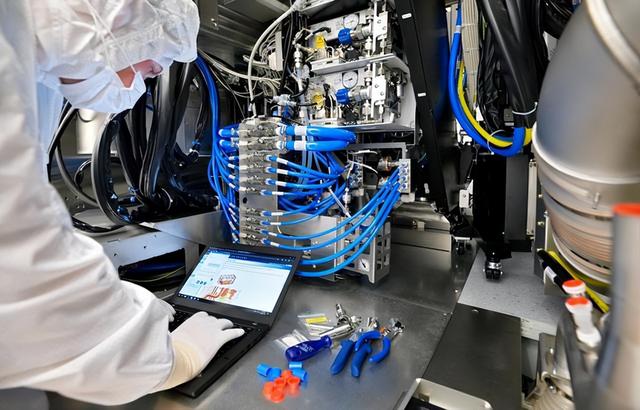 比原子弹还稀有，全世界仅2个国家掌握，制造光刻机太难了