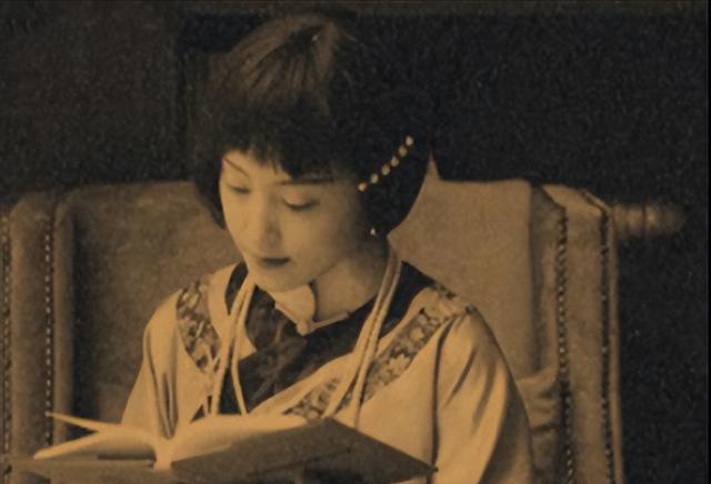 陆小曼和林徽因之墓：一座凄凉无人牵挂，一座葬在八宝山鲜花不断