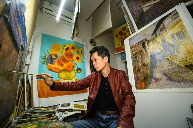 “中国梵高”赵小勇：20年临摹梵高近10万次，画价从百元到万元