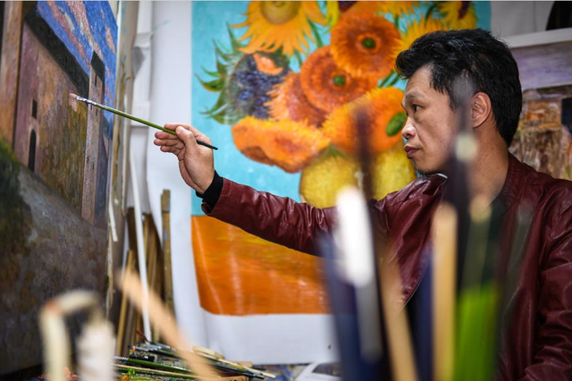 “中国梵高”赵小勇：20年临摹梵高近10万次，画价从百元到万元