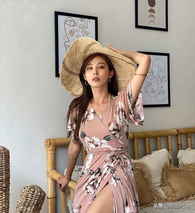 韩国网红模特Bora Kim金宝拉大秀泳装好身材