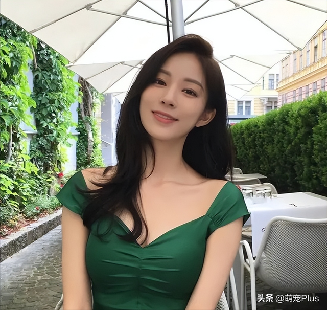 韩国网红模特Bora Kim金宝拉大秀泳装好身材