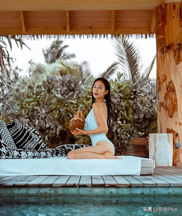 韩国网红模特Bora Kim金宝拉大秀泳装好身材