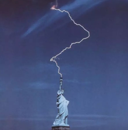 15271447883165b75e9bd72