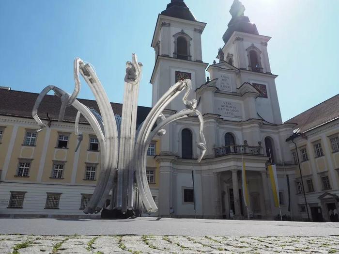 1527320604141e768d2e534