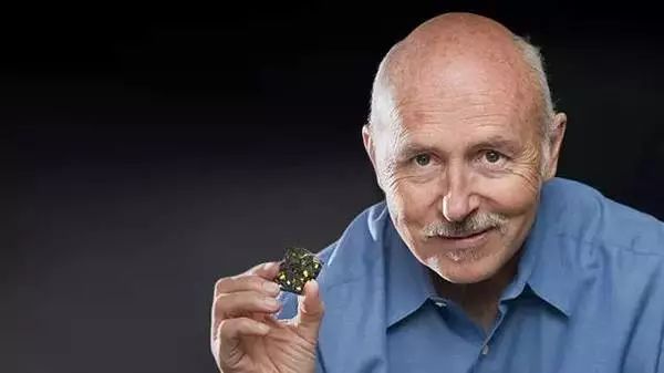 15293576848427615308399