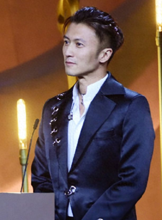 这一次，王菲与谢霆锋，联手给娱乐圈的明星们“上了一课”