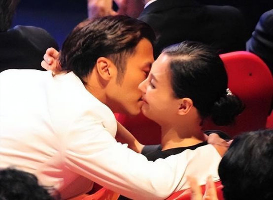 这一次，王菲与谢霆锋，联手给娱乐圈的明星们“上了一课”