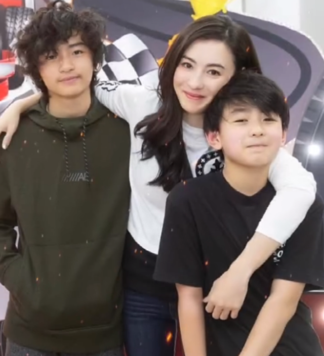 这一次，王菲与谢霆锋，联手给娱乐圈的明星们“上了一课”