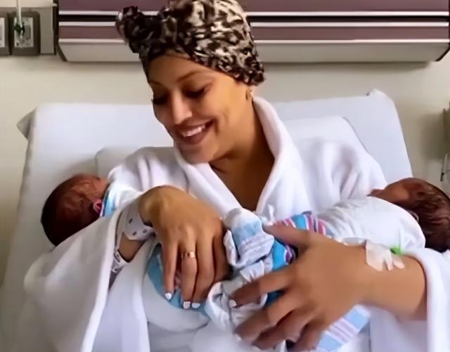 好莱坞明星公开反对一夫一妻制，在8年里同时交往多名女性