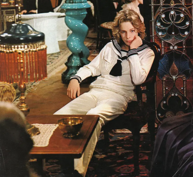 “世界第一美少年”，15岁被谣传死亡，美是原罪？今67岁白发飘飘