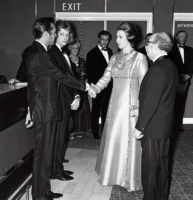 “世界第一美少年”，15岁被谣传死亡，美是原罪？今67岁白发飘飘