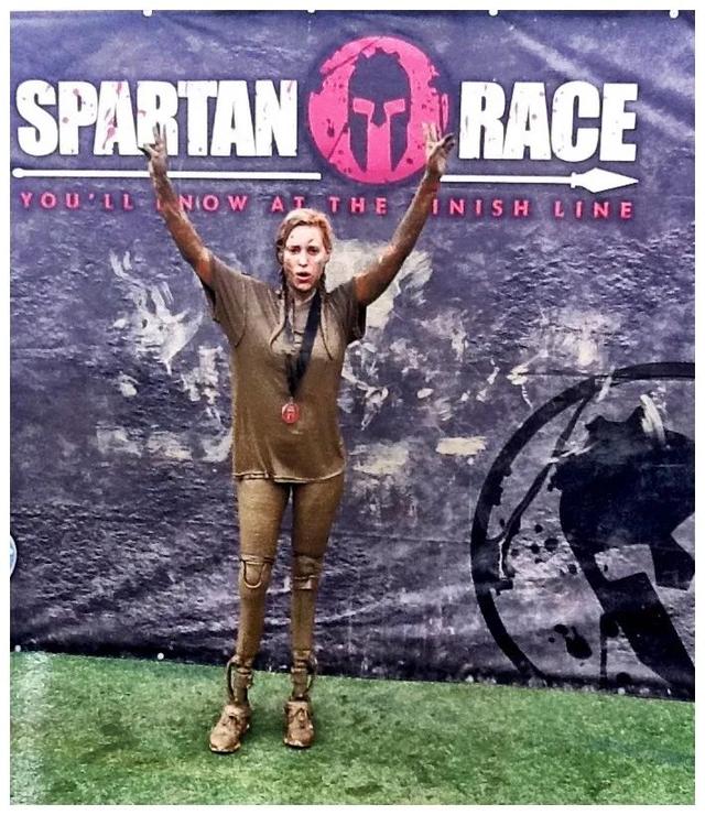 她天生无腿！21岁跑进残奥会，23岁惊艳时尚界：活着，就为了打脸