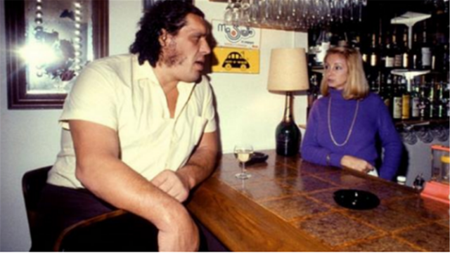 巨人安德雷：一口气能喝156罐啤酒，去世后骨灰重达15斤