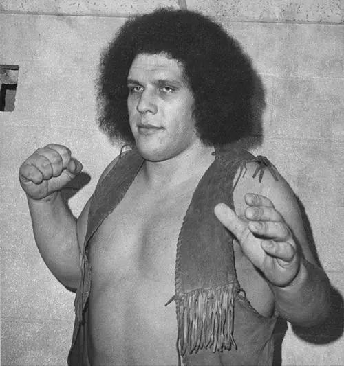 巨人安德雷：一口气能喝156罐啤酒，去世后骨灰重达15斤