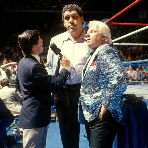 巨人安德雷：一口气能喝156罐啤酒，去世后骨灰重达15斤