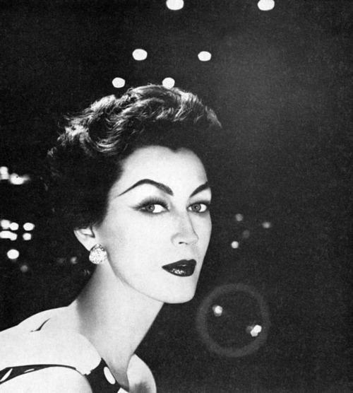 1张照片卖780万，她比赫本更有气质，却被家暴离婚，63岁孤独离世