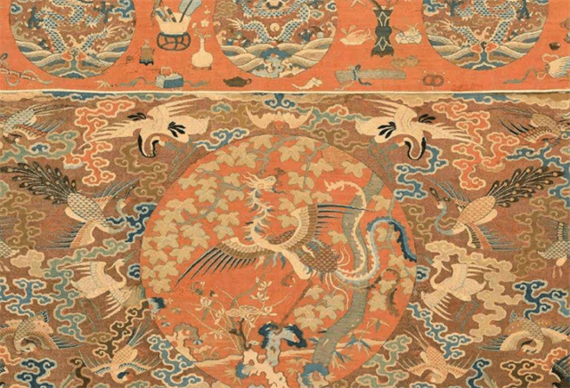 2005年，男子借9万买破袈裟，发现夹层有一物，后拍出6500万天价