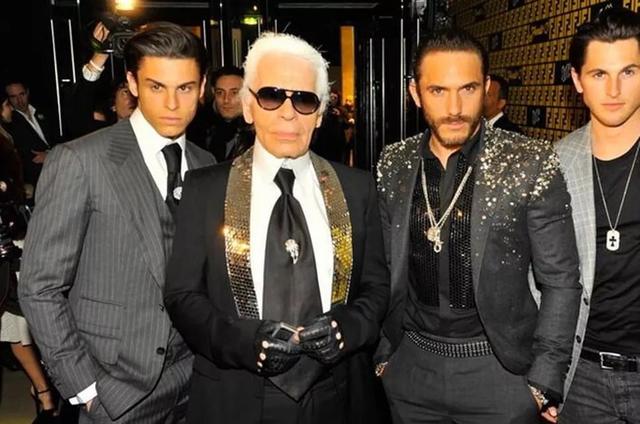 老佛爷情史：37岁爱上19岁“坏男孩”，和圣罗兰成情敌，孤独终老