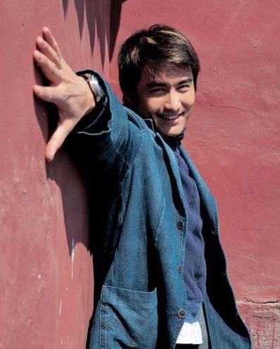 “中国第一代男模”胡兵，他的隐秘人生比你想象的更精彩