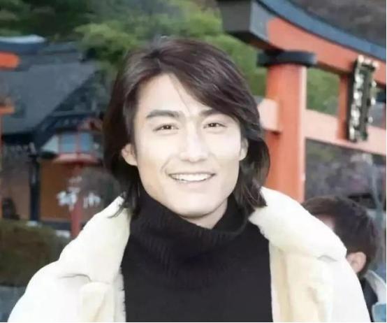 “中国第一代男模”胡兵，他的隐秘人生比你想象的更精彩