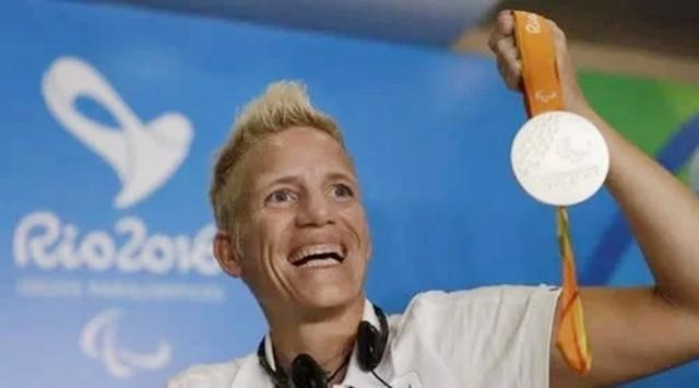 拿到世界冠军之后，她不愿忍受绝症的折磨，在40岁选择安乐死