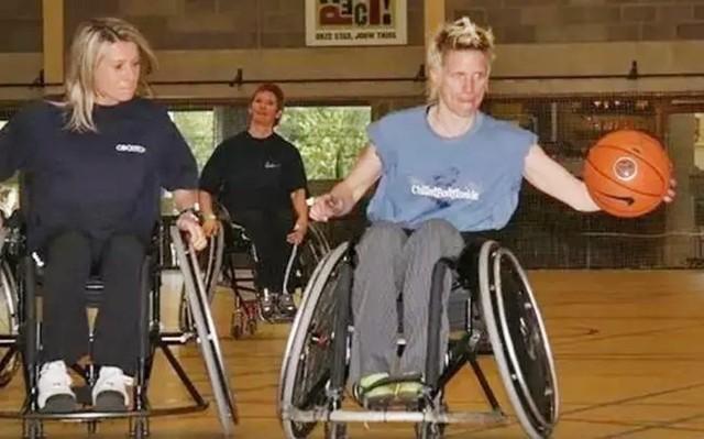 拿到世界冠军之后，她不愿忍受绝症的折磨，在40岁选择安乐死