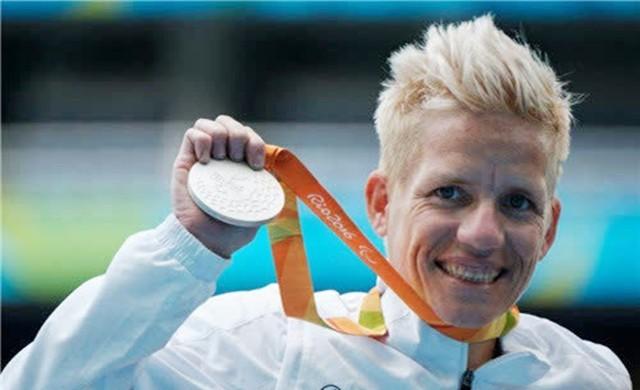 拿到世界冠军之后，她不愿忍受绝症的折磨，在40岁选择安乐死