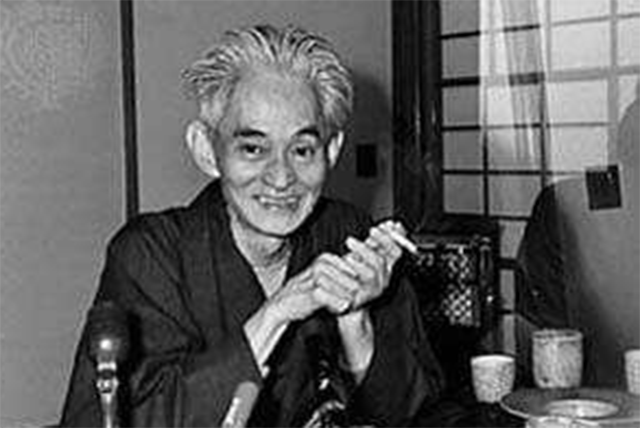 川端康成获诺贝尔奖后，为何口吞煤气自杀？临死前还对司机说抱歉