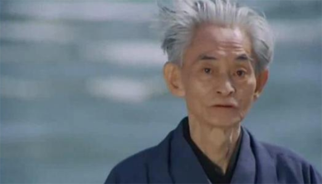 川端康成获诺贝尔奖后，为何口吞煤气自杀？临死前还对司机说抱歉