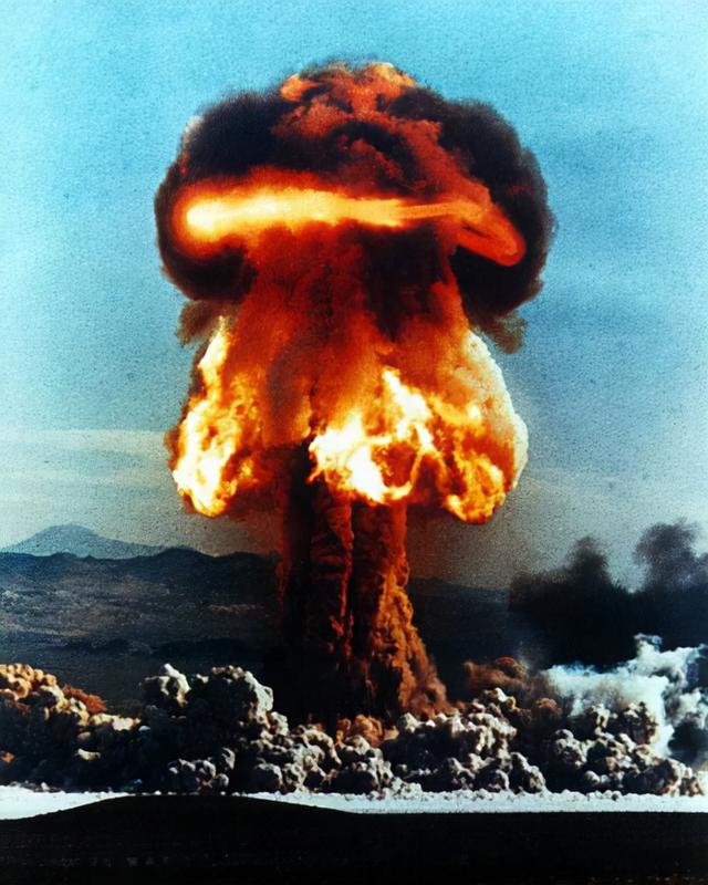 最全合集：88张核爆实验高清照片，全世界已知大型核爆实验2048次