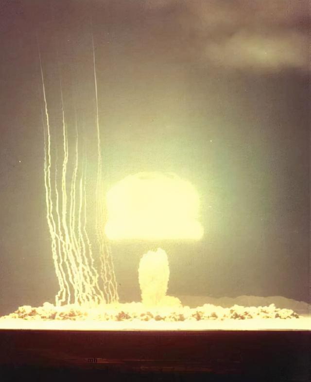 最全合集：88张核爆实验高清照片，全世界已知大型核爆实验2048次