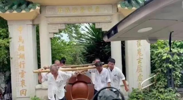 赌王何鸿燊“风流改命记”