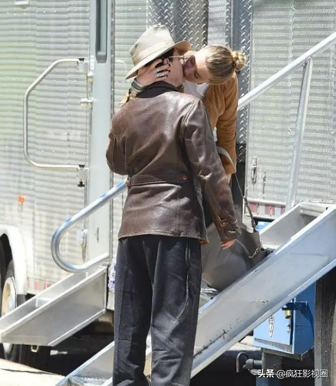 逼世界首富离婚，让好莱坞不敢封杀，美国“女海王”又翻车了