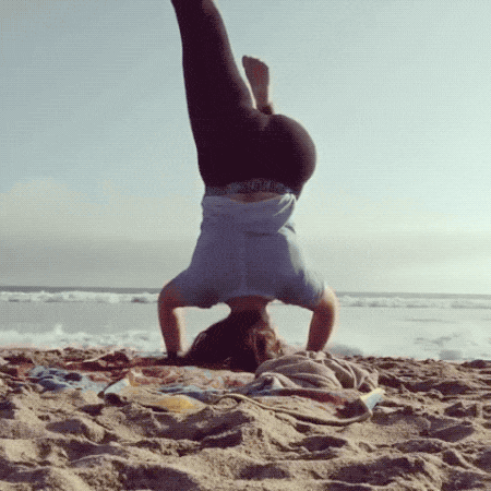 50张难得一见图片：沙漠挑山工，老年人化妆重要性，日出遇到日食