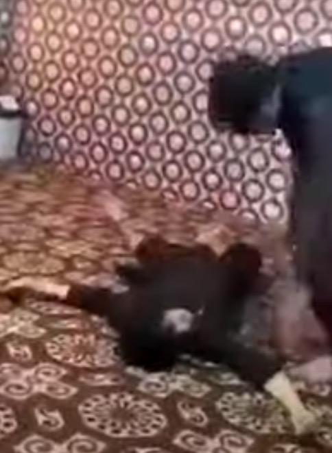 阿富汗喜剧演员惨遭处死，临死前，行刑的士兵都被他逗笑了