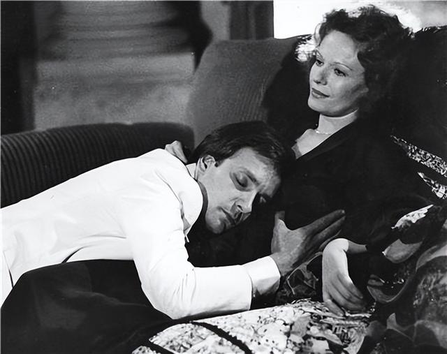 最“放荡”的作家杜拉斯：如果不当作家，我就当妓女