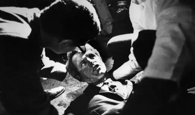 肯尼迪的杀身之祸——推行白银券，摆脱共济会犹太财团的控制！