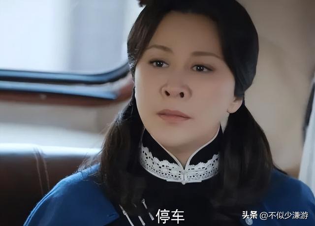 一身赘肉、满脸褶子，还要扎麻花辫双马尾强演少女，真是老不自知