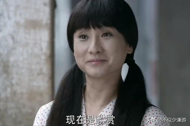 一身赘肉、满脸褶子，还要扎麻花辫双马尾强演少女，真是老不自知