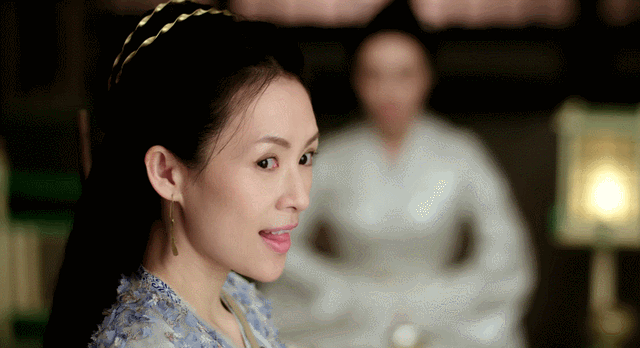 一身赘肉、满脸褶子，还要扎麻花辫双马尾强演少女，真是老不自知