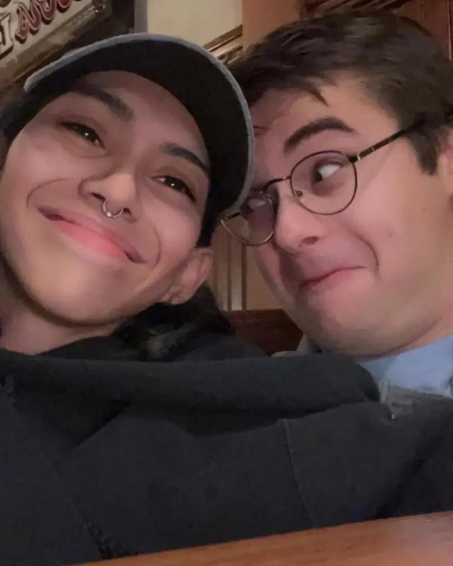 美国连体姐妹一个坚决不嫁，另一个刚结婚，未来永远三人相伴