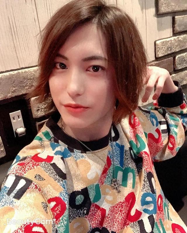 日本最强软饭男，同时被15个富婆包养，月入百万！称：很累的