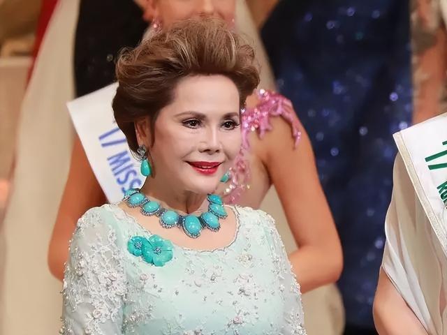 从风尘女子到总统夫人，年过半百拍全裸写真，她将人生活成了传奇