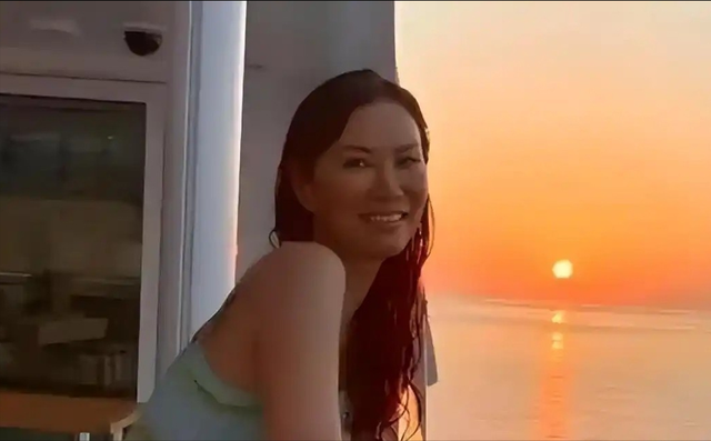 睡完首富睡总统！从厂妹到顶级名媛，靠男人捞到268亿，她凭啥？